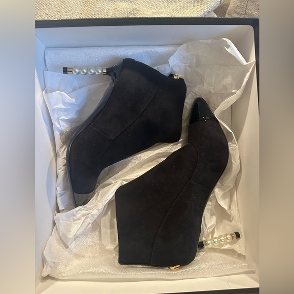CHANEL Patent Cal - Short Boots Black Cap Toe Pearl size 36 BRAND NEW - Picture 5 of 15